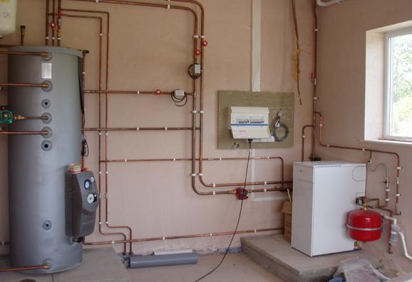 Установка системы отопления с напольным котлом на газу